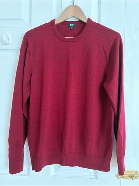 Uniqlo Men's Crewneck Sweater in Deep Red